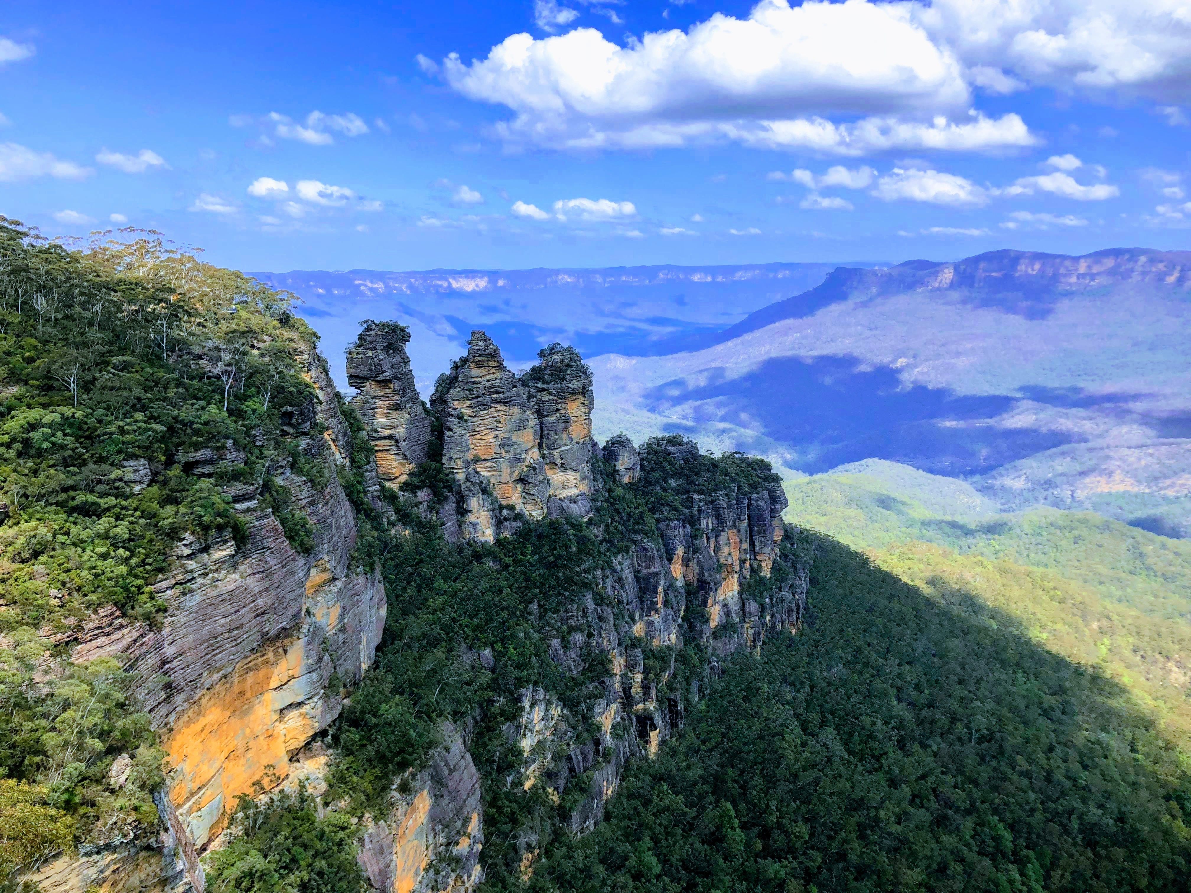 One-Day Hiking Trip to Three Sisters & Leura Cascades (Blue Mountains)